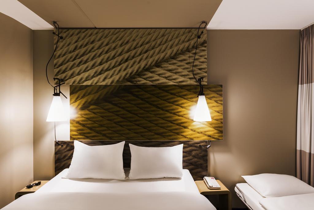 Standard Room With Three Single Beds,378199162:JPEG