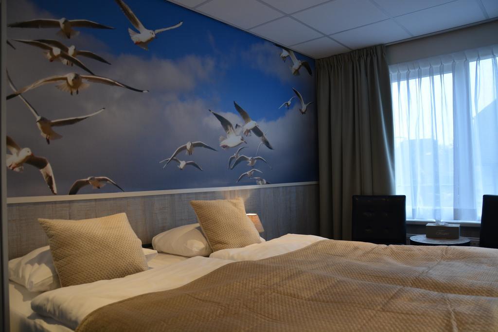 Small Double Room,382640389:JPEG