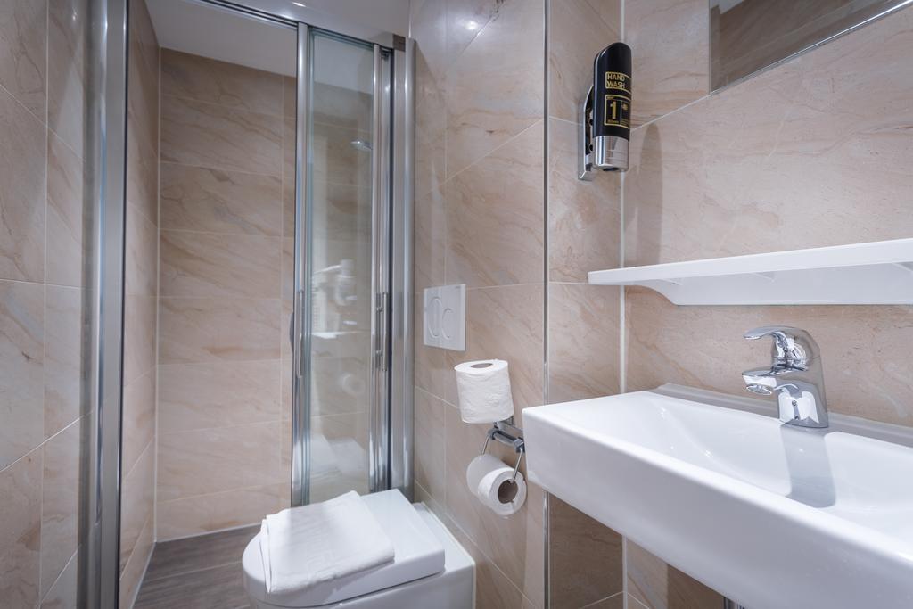 Quarto Individual com Banheiro Privativo