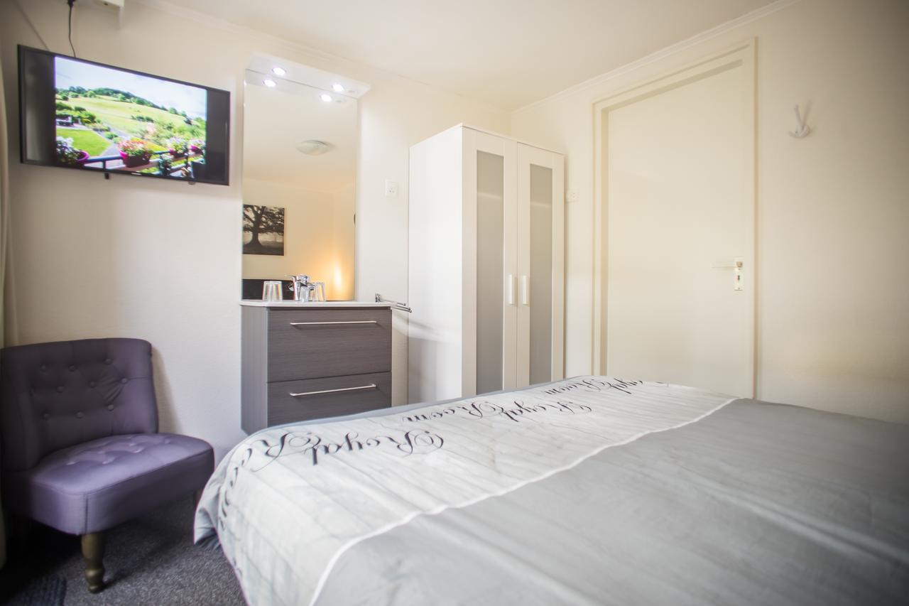 Tweepersoonskamer met een Eigen Externe Badkamer