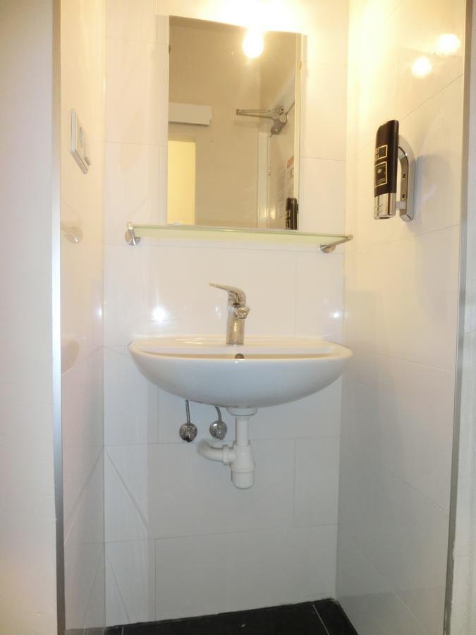 Basic Family Room (Attic Room) with Private Bathroom,996021046:JPEG