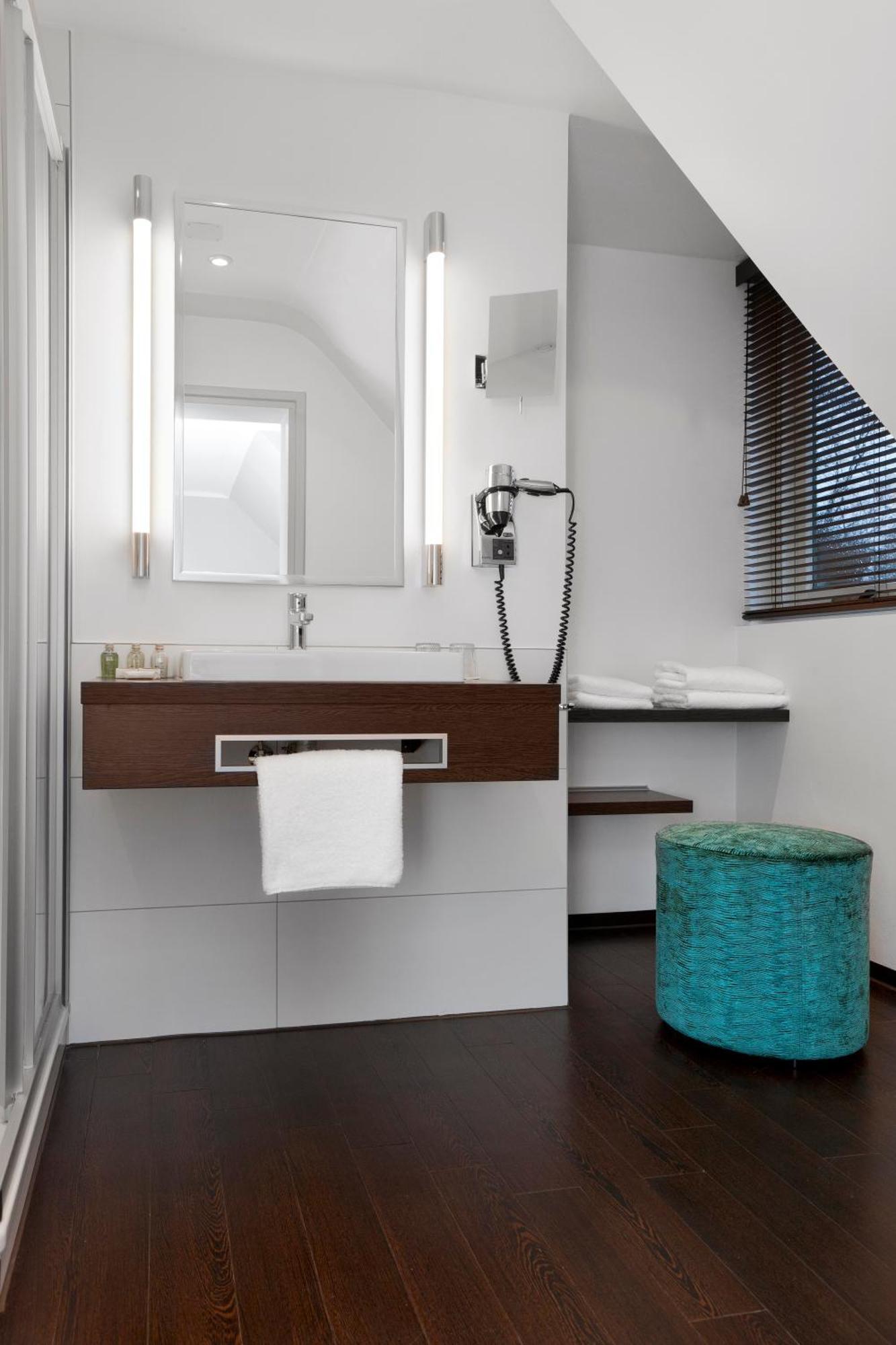 Small Single Room,1673926394:JPEG