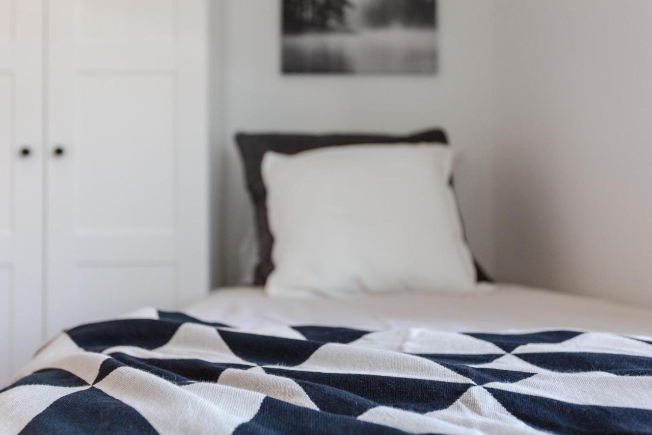 Small Twin Room,738521704:JPEG