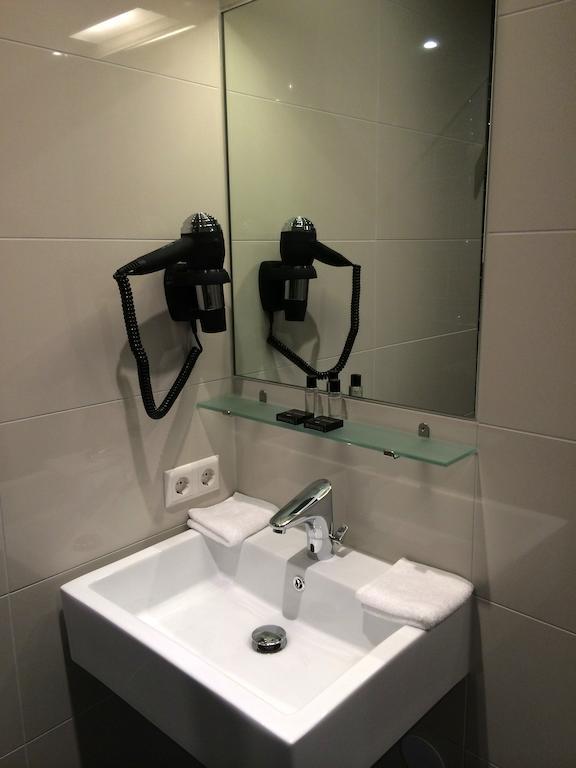 Small Deluxe Twin Room