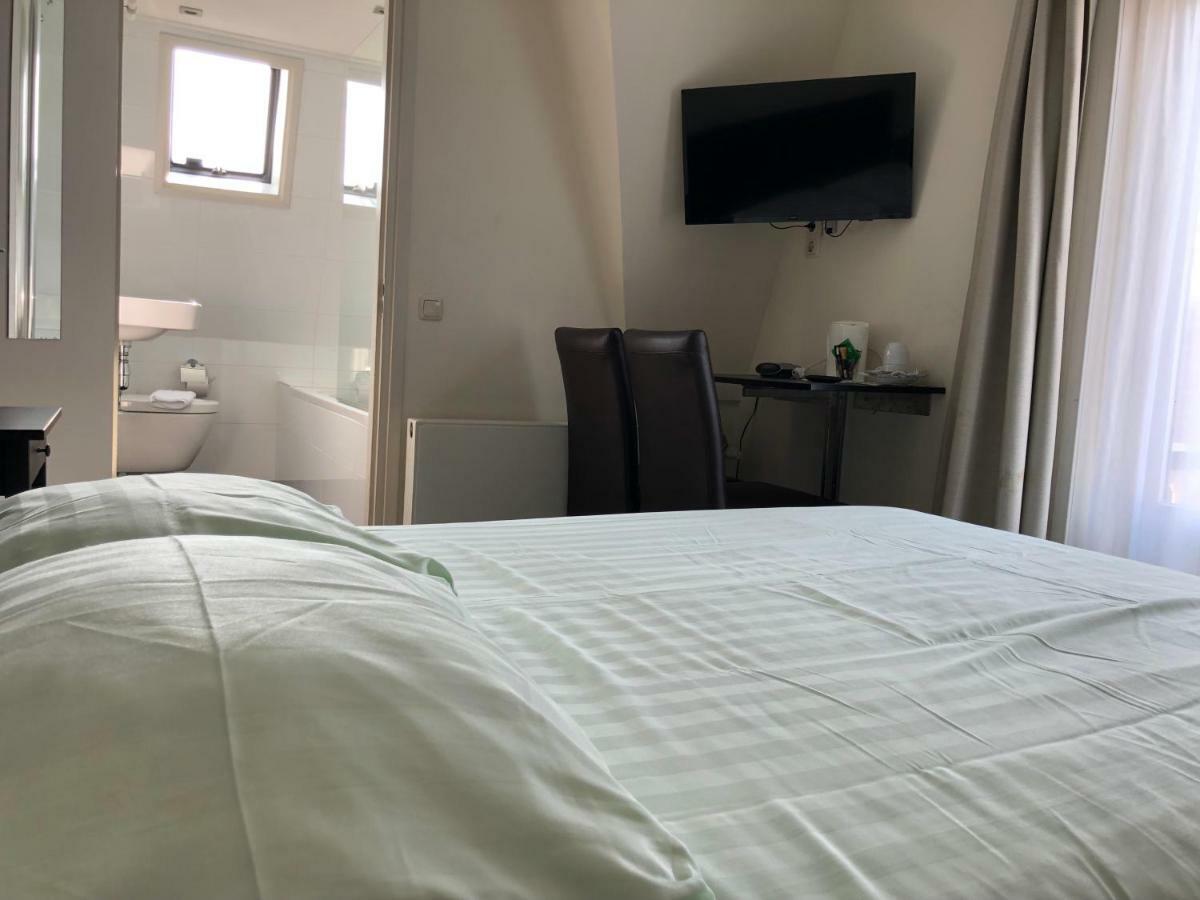 Deluxe Double Room Bath