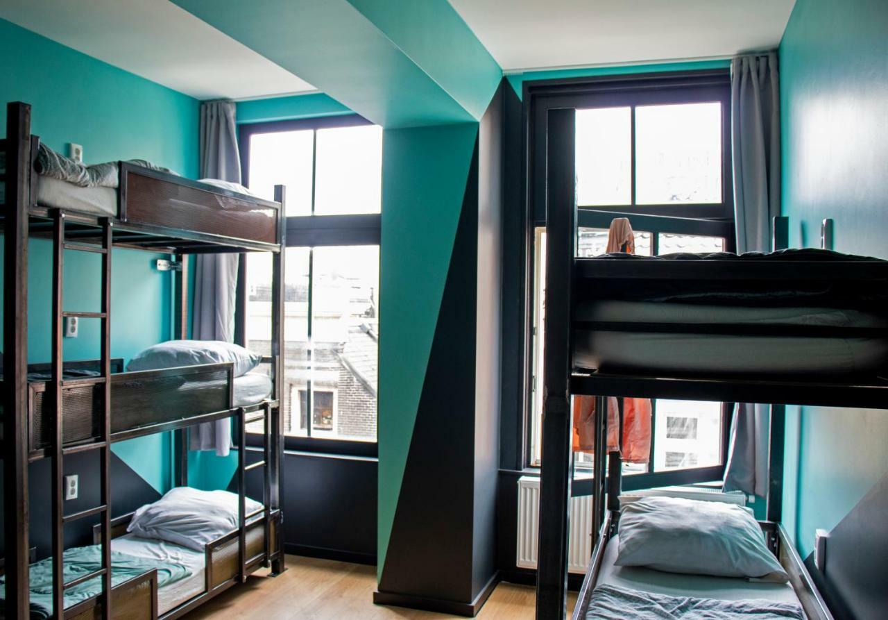 Cama em Dormitório Misto com 10 Camas