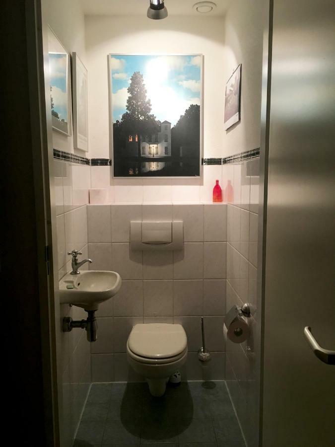 Habitación Individual con balcón y baño compartido