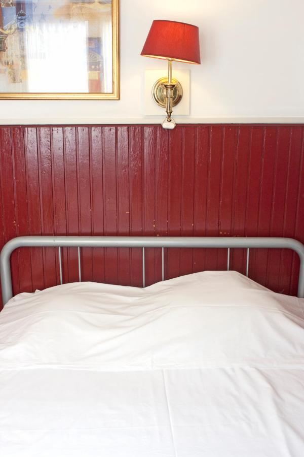 Basic Single Room with Shared Bathroom,917475766:JPEG