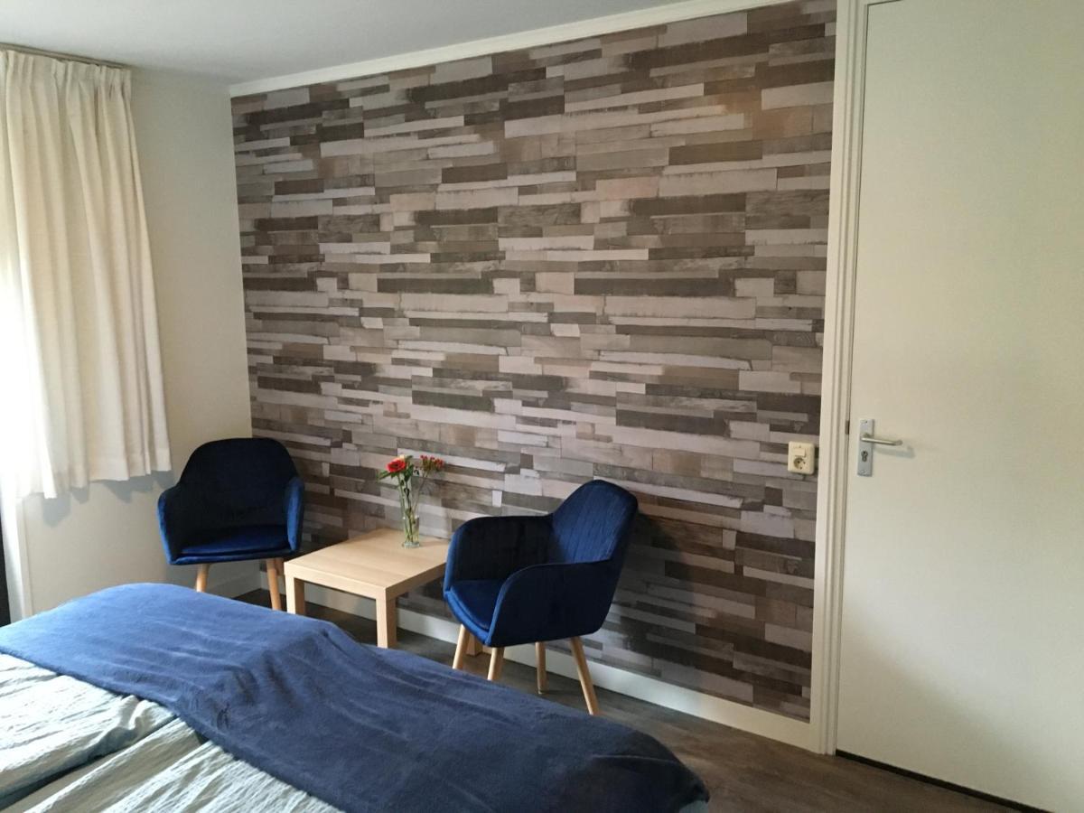 Doppel-/Zweibettzimmer mit eigenem Bad