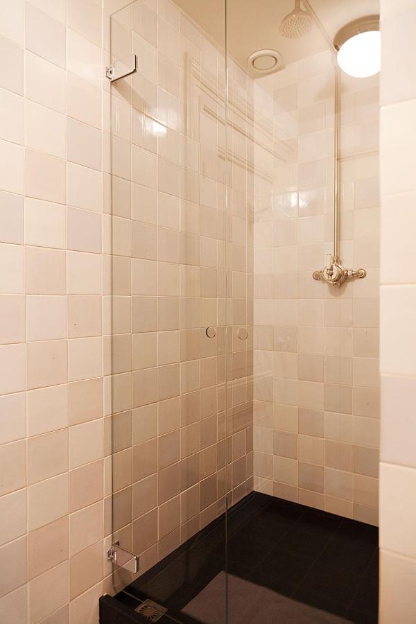 Single Room Bathroom