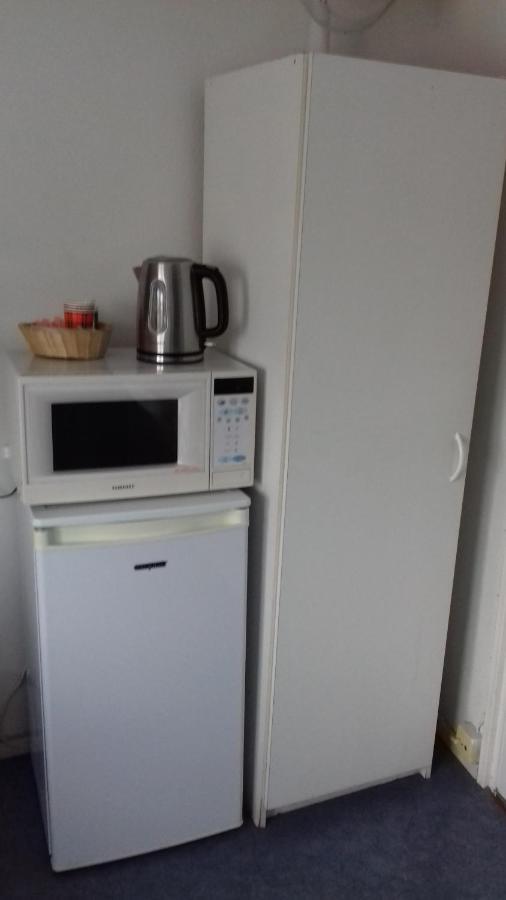 Single Room Shared Shower Toilet