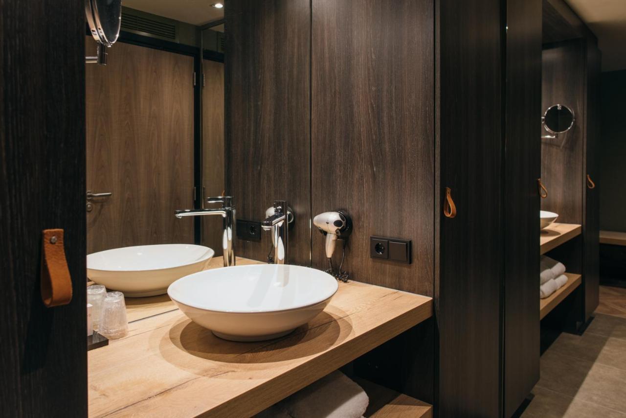 Twin Room Shower