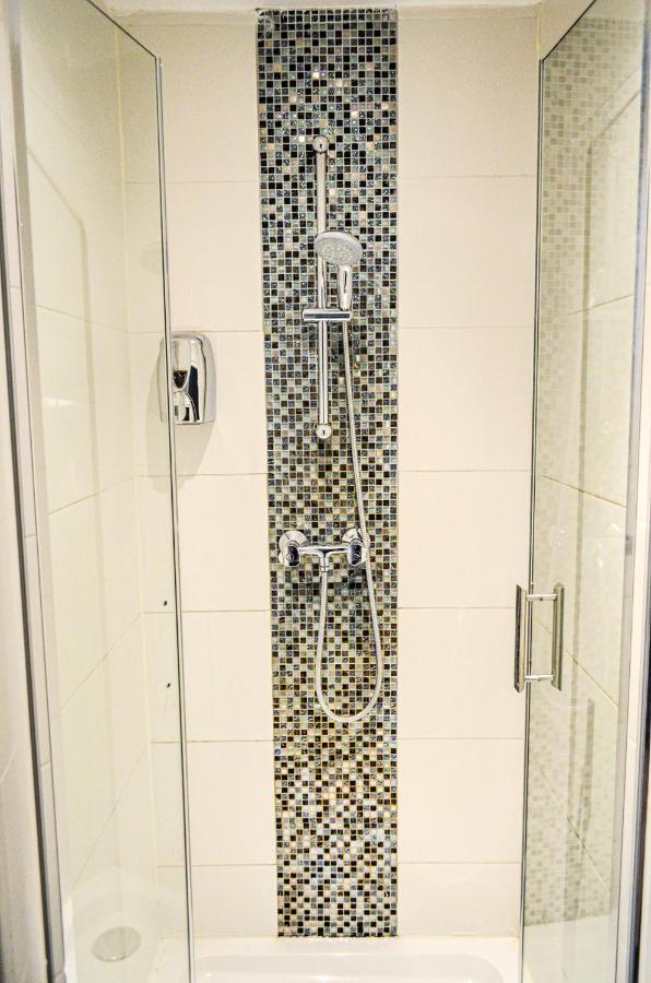 Quarto Triplo com Casa de Banho Partilhada