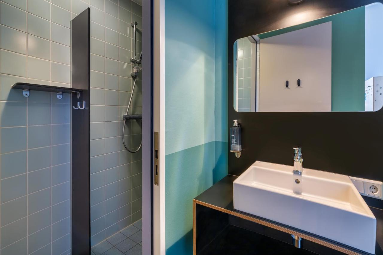Lit dans Dortoir Mixte de 6-8 Lits avec Douche