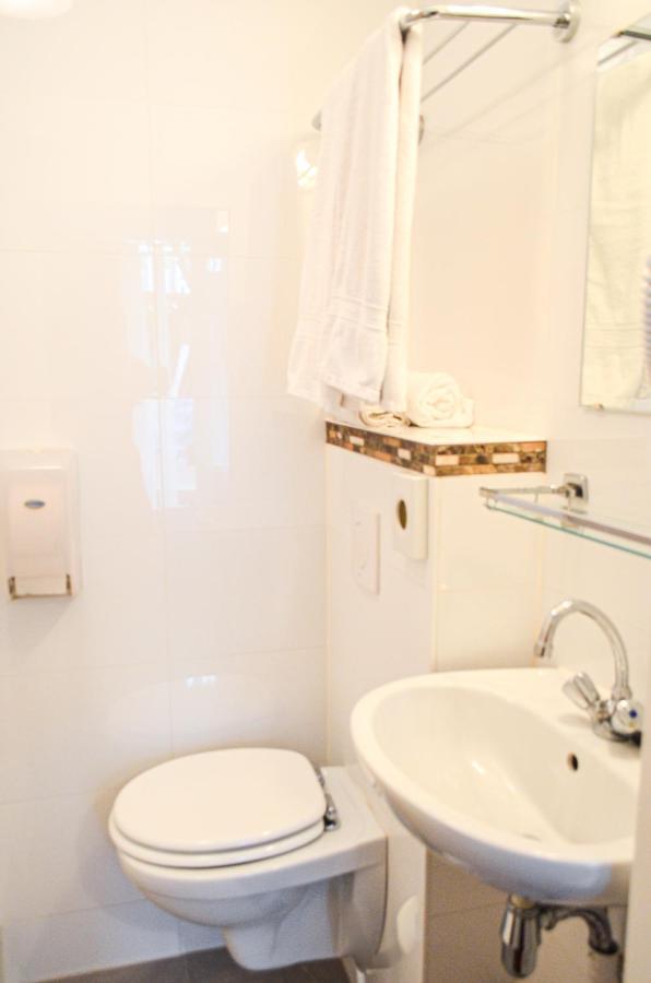 Quarto Twin com Casa de Banho Privada Externa