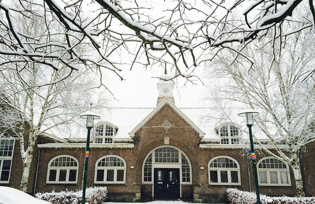 Overnachten In De Oude West-Indieschool-1