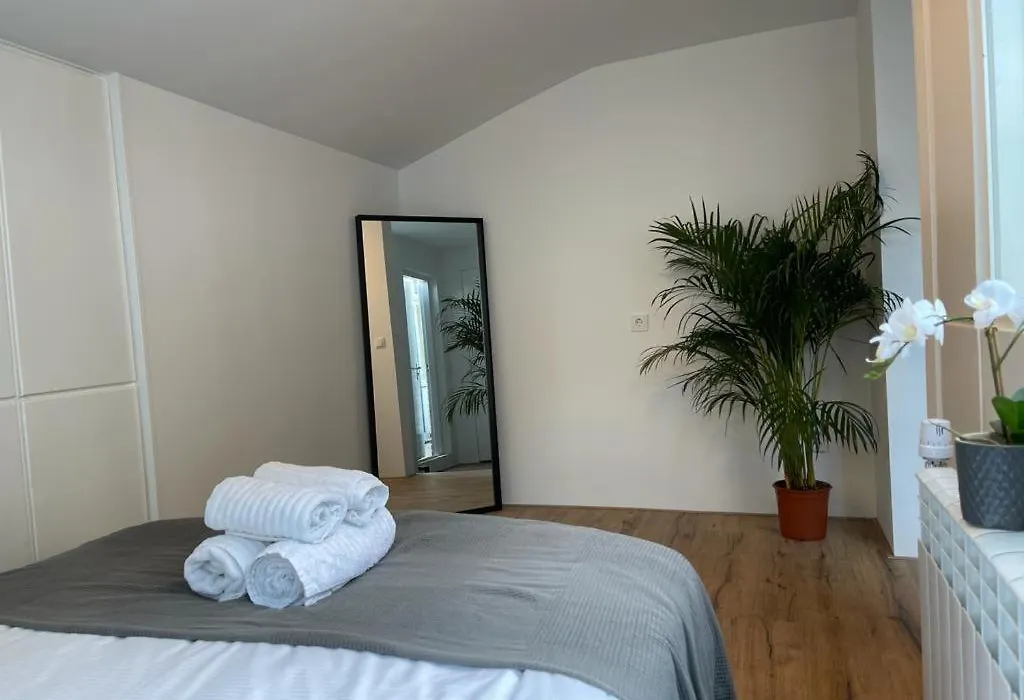Garden View Prins Room-1