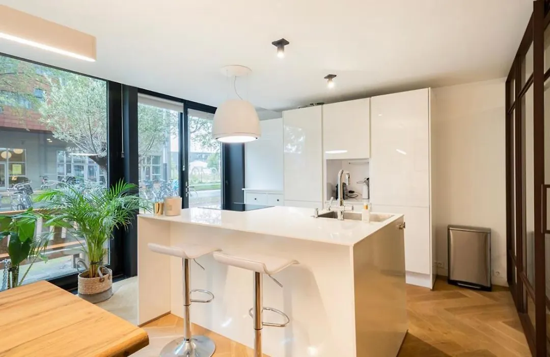 Luxurious Studio Only 15 Minutes From City Center-1