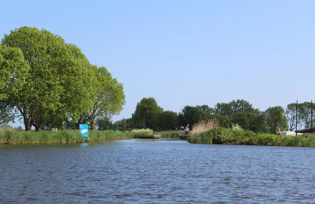 Guesthouse At The Amstel River With 2Br 2Ba And Garden-1