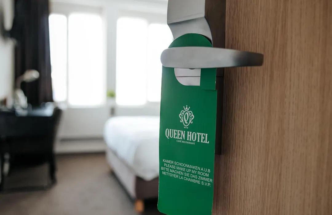 Queen Hotel-1