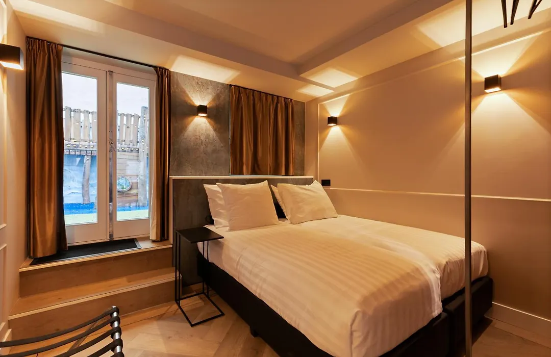 Midtown Hotel Royal Room-1