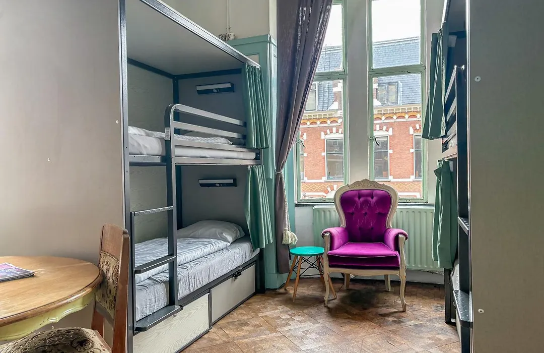 Hostel Room Rotterdam-1