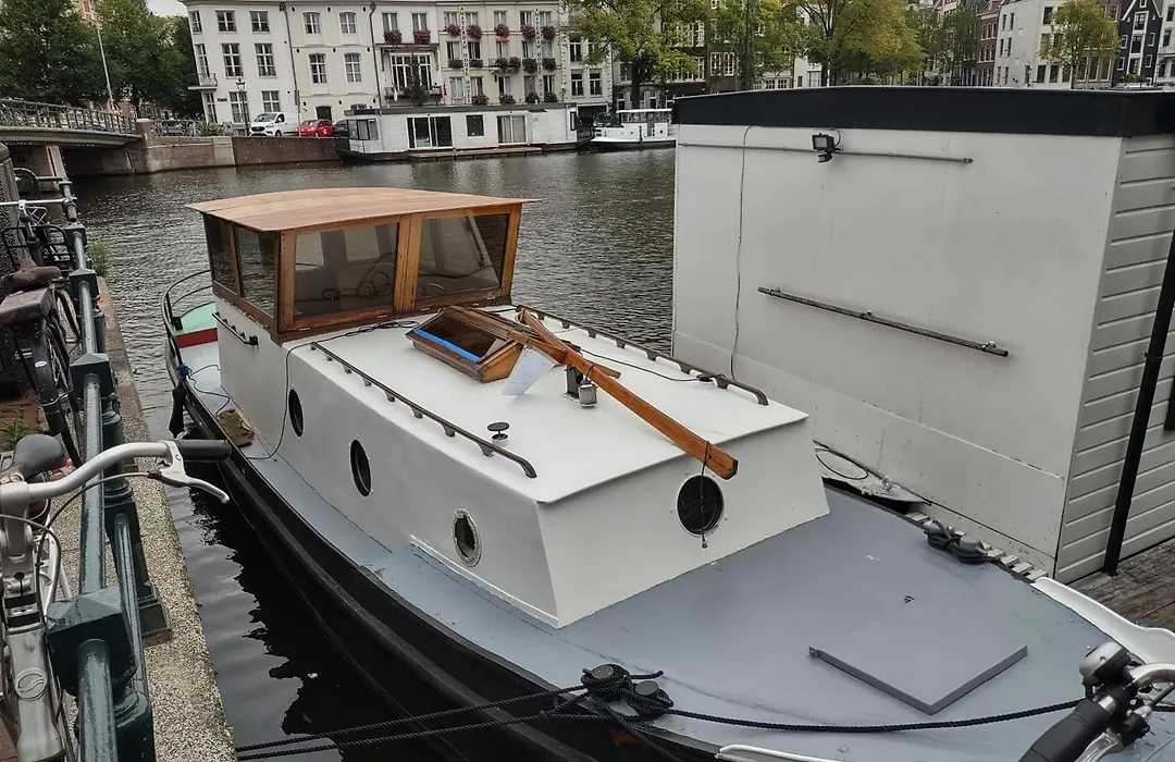Romantic Boat In The Heart Of Amsterdam-1