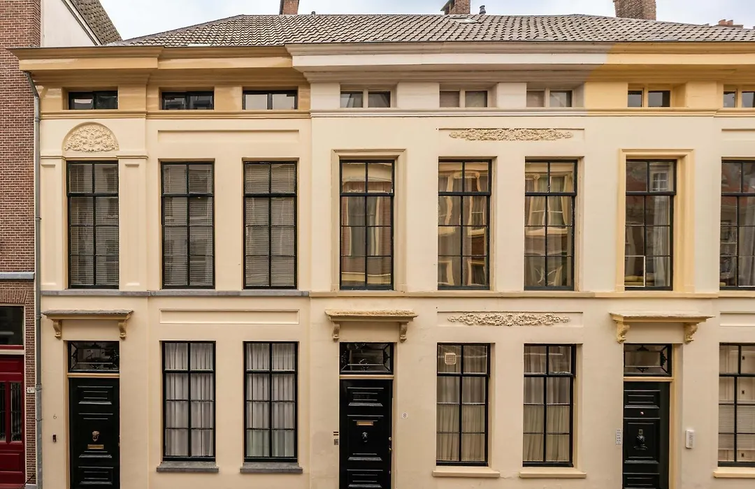 Zocher6 A Monumental Town House In The City Center-1