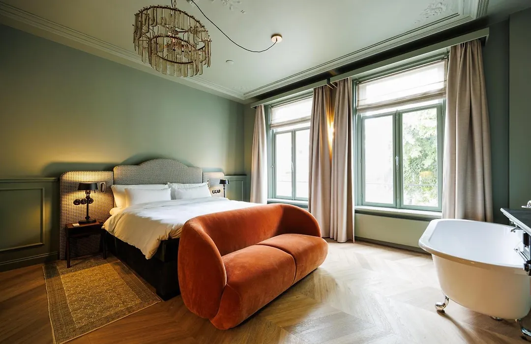 Uylenhof Hotel-1