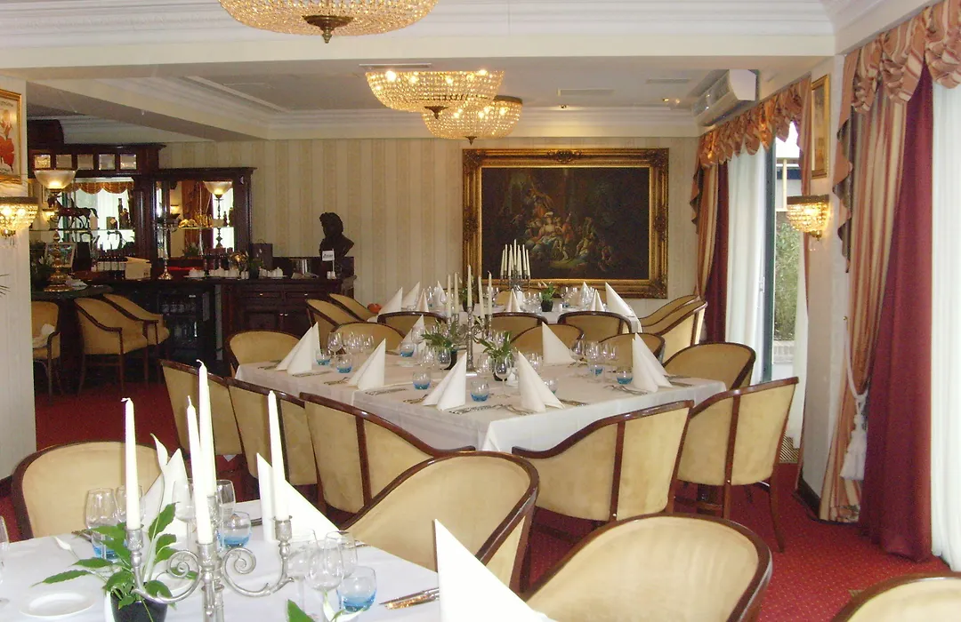 Fletcher Familiehotel De Hunzebergen-1