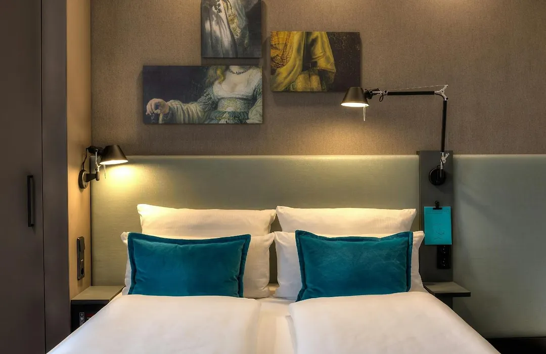Motel One Amsterdam-Waterlooplein-1