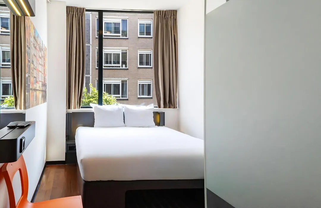 Easyhotel Amsterdam City Centre South-1