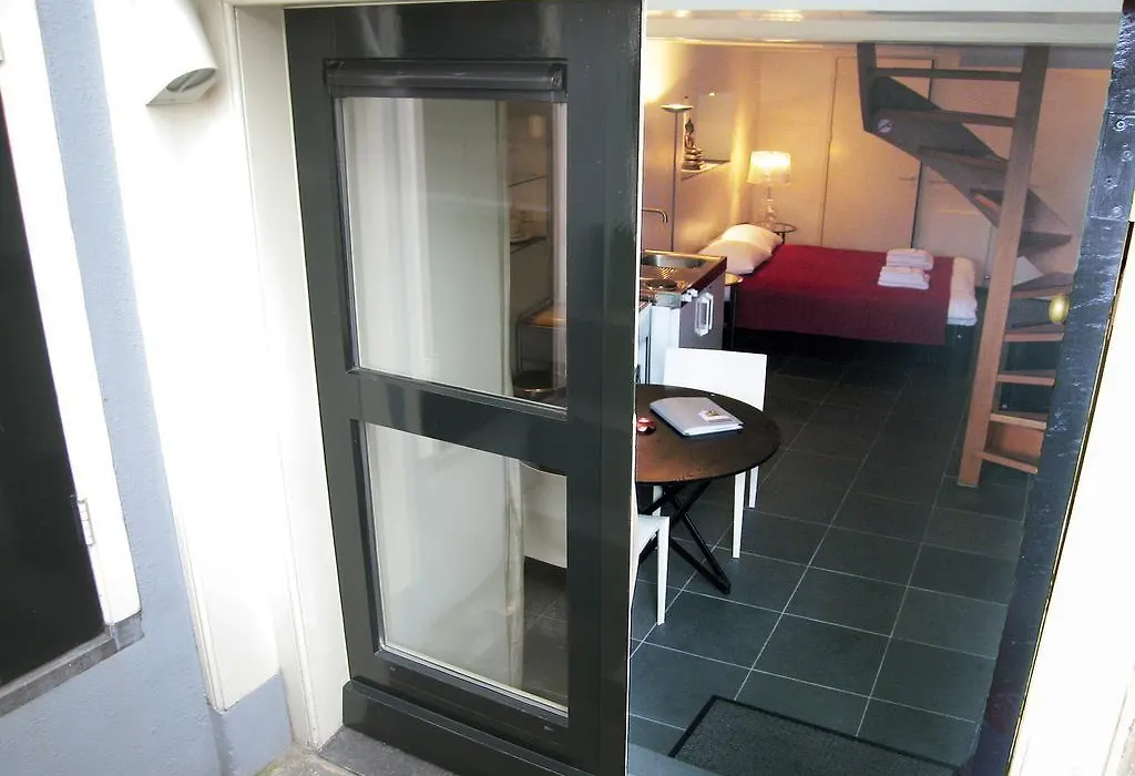 Amsterdam Canal Guest Apartment-1
