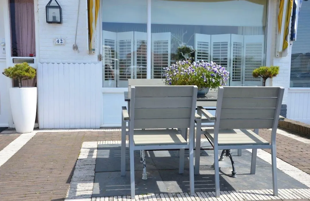 Pension 'T Hofje 350 Meter Van Het Strand-1
