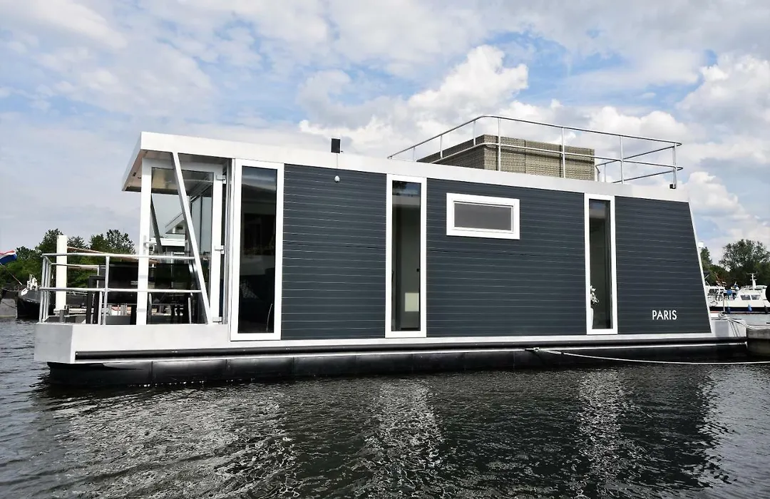 Cosy Floating Boatlodge, "Paris"-1