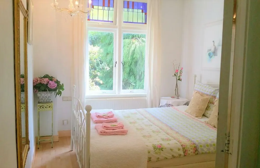 B&B Romantic Rooms Central Haarlem-1