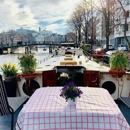 Romantic Houseboat-2