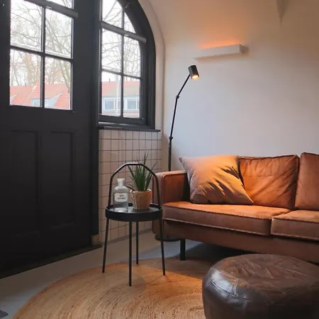 Overnachten In De Oude West-Indieschool-2