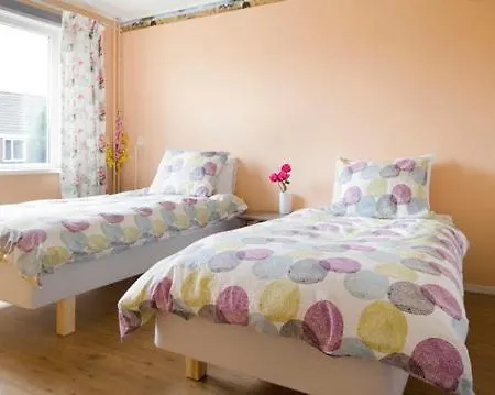 Lovely Home, 3 Bedrooms, Wifi, Private Parking-2