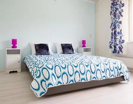 Lovely Home, 3 Bedrooms, Wifi, Private Parking-3
