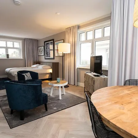 Hampton Home B&B Suites-3