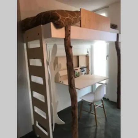 Large And Cosy House On The Water: Free Parking-2
