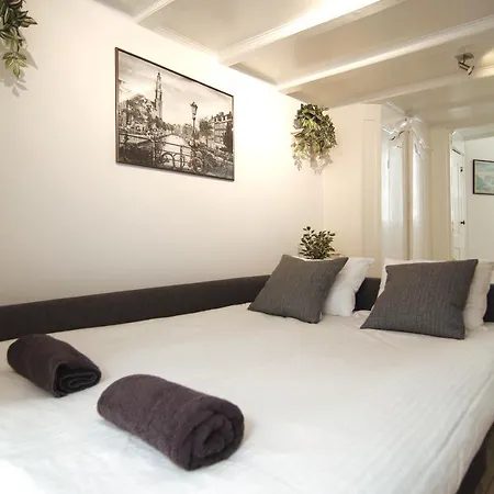 Cosy Apartment Right In The City Center With Airco!-2
