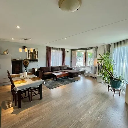 Lounge Park Apartment-2