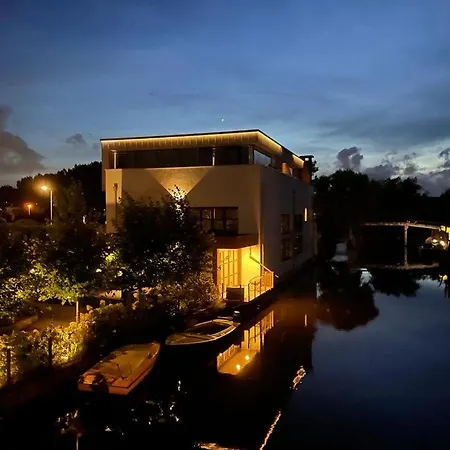 Above And Beyond - Luxe Suite Met Sauna En Stoomdouche-3