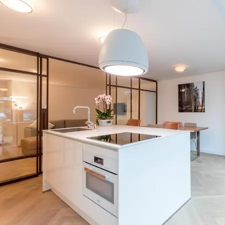 Luxurious Studio Only 15 Minutes From City Center-2