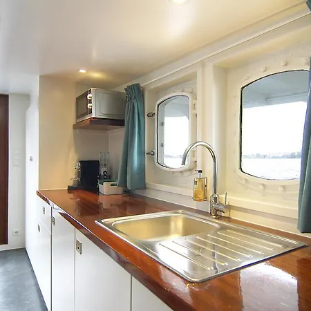 Douwe Bob'S Ultimate Home Of The Eurovision Houseboat Experience In Amsterdam-3