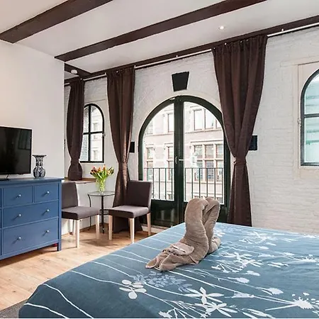 Crown Guesthouse Amsterdam-2