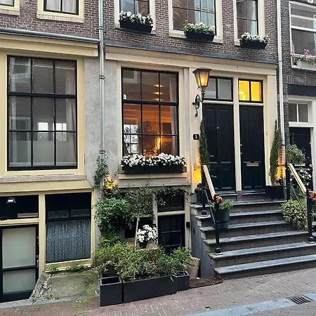 The Smallest Hotel In Amsterdam-2