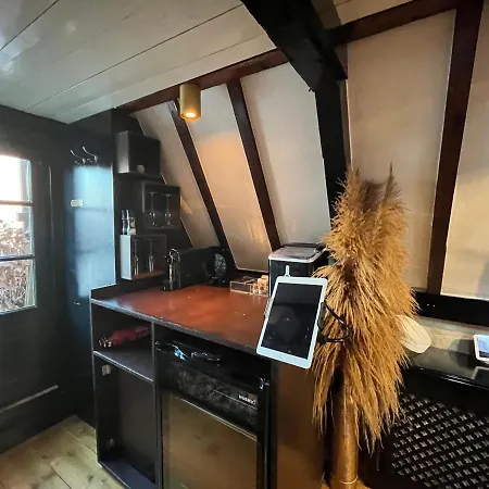 The Smallest Hotel In Amsterdam-3